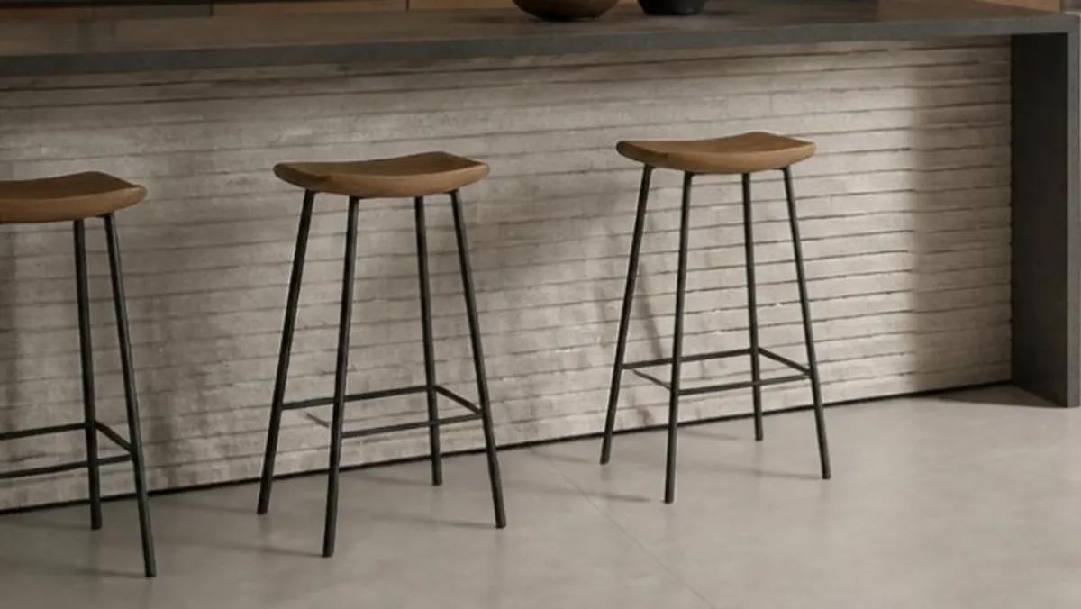 Barra de cocina revestida con piezas texturizadas en blanco
