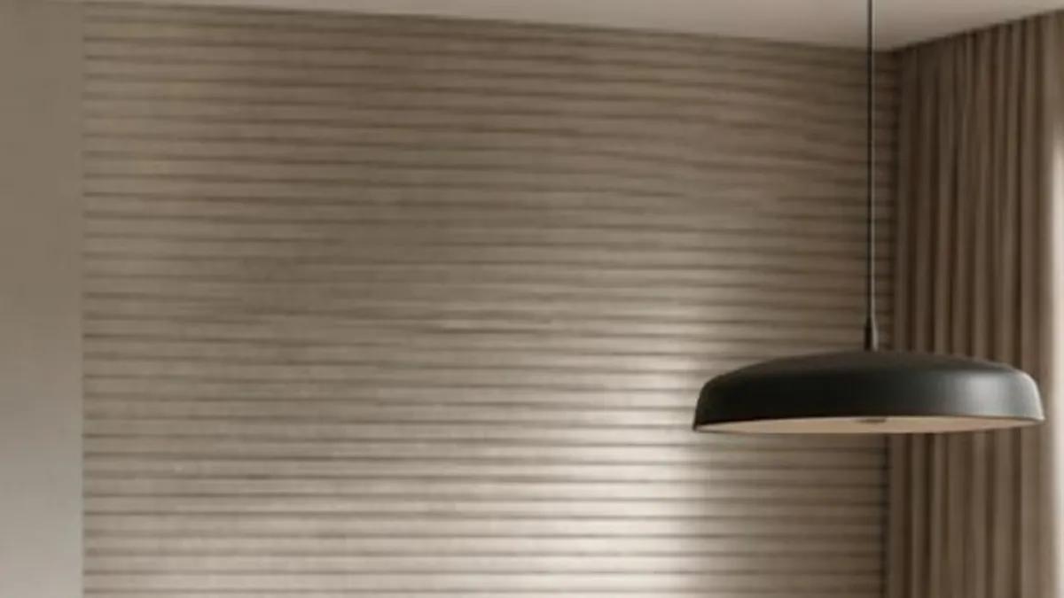 Pared revestida con wallpanel de líneas horizontales